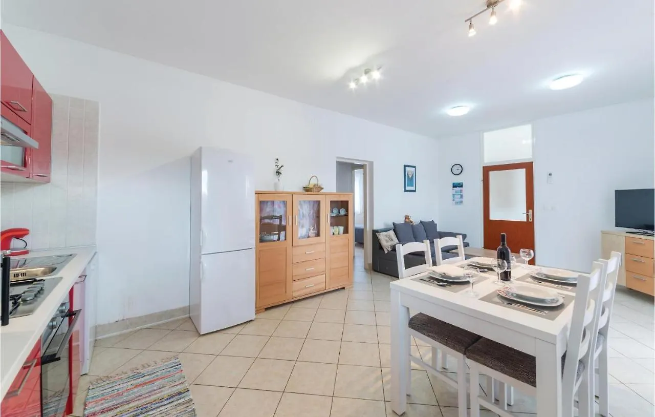 Lovely Apartment In Veli Rat With Kitchen Croazia