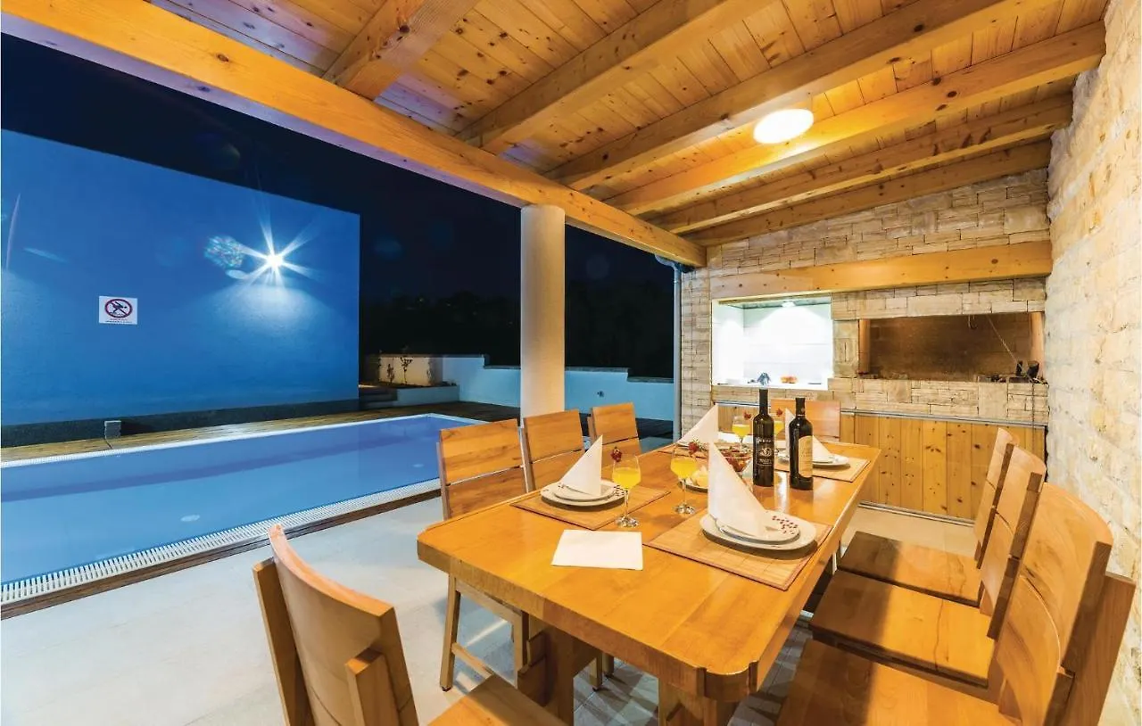 Lovely Apartment In Veli Rat With Kitchen