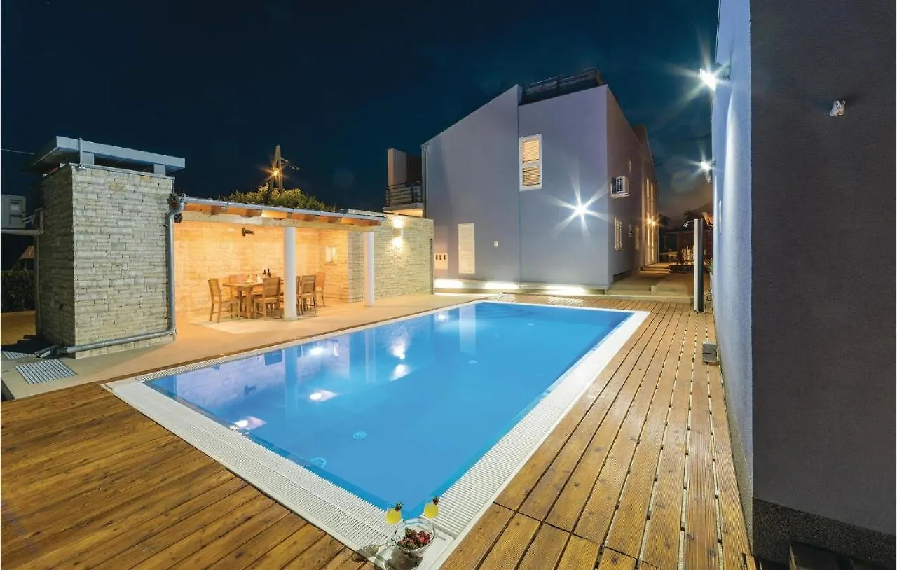 Lovely Apartment In Veli Rat With Kitchen