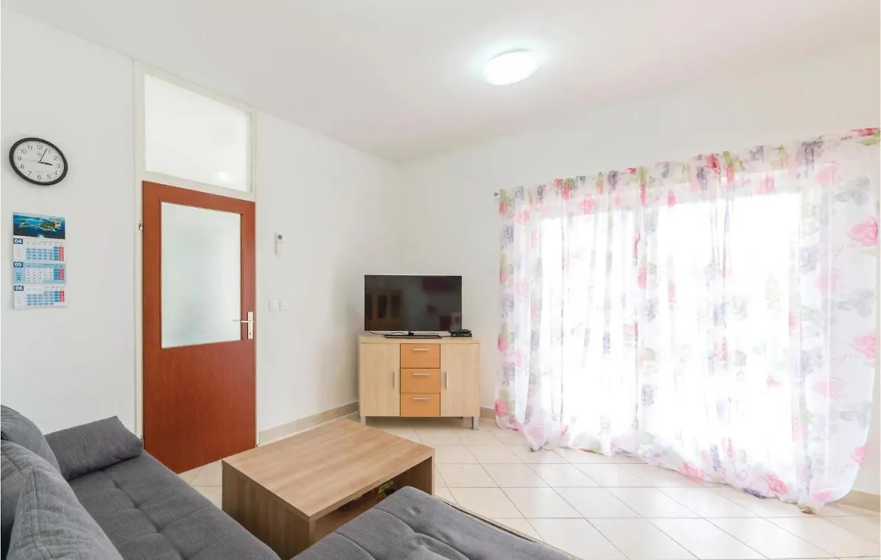 Lovely Apartment In Veli Rat With Kitchen Horvátország