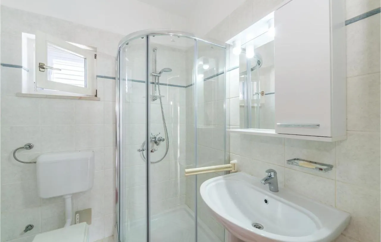 Lovely Apartment In Veli Rat With Kitchen